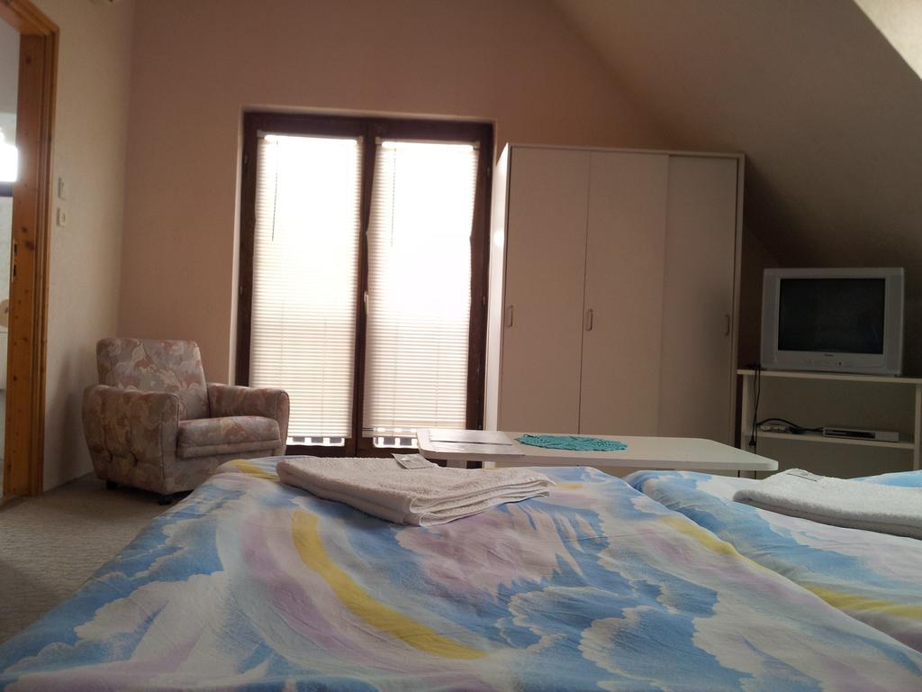 Agi Panzio Obuda Bed & Breakfast Budapest Room photo